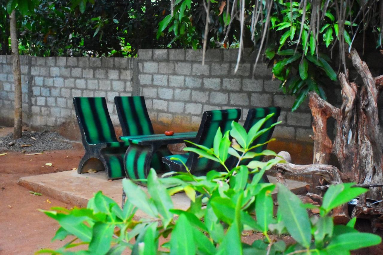 Kuma Safari Lodge Udawalawe Exteriör bild